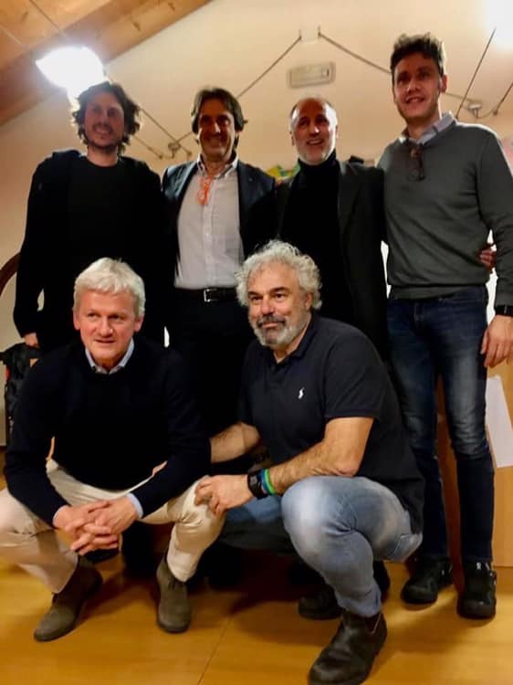 Foto di gruppo con gli ospiti dell'evento disordiniamo lo sport