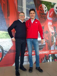 Bernardo assieme a Diego Turato amministratore delegato dell'azienda Bottecchia dopo aver tenuto una presentazione della sua storia