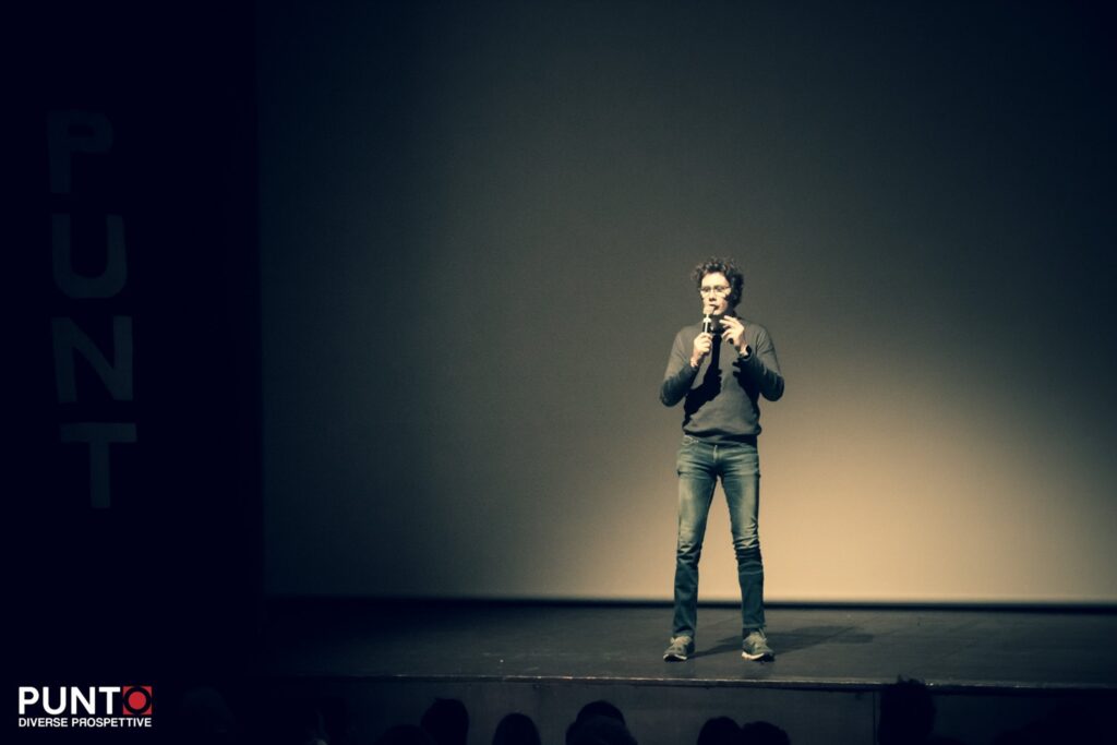 Bernardo Bernardini si presenta sul palco di Punto diverse prospettive
