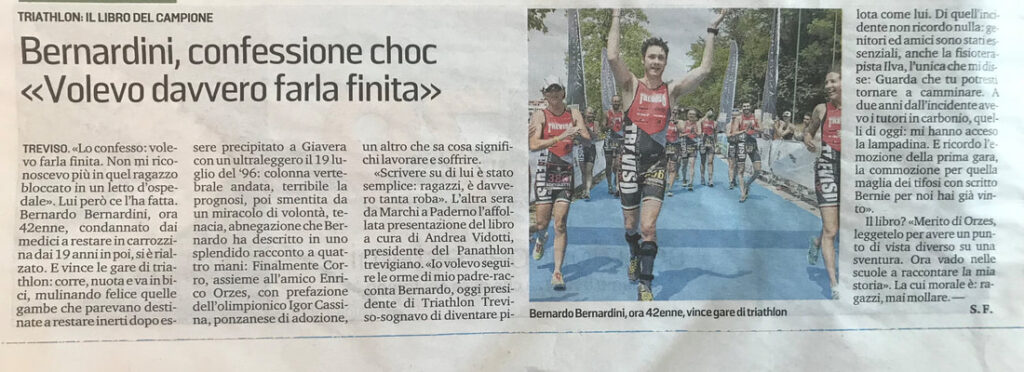 Articolo della Tribuna di Treviso sulla presentazione del libro Finalmente Corro di Bernardo Bernardini dal titolo: "Bernardini, confessione choc volevo davvero farla finita". foto della copertina del libro in cui l'atleta indossa la divisa del Treviso Triathlon ASD ed è assieme ai suoi compagni di squadra al traguardo di una gara