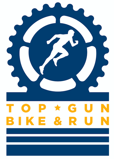 logo dell'evento Top Gun Bike and Run in cui un uomo corre all'interno di un ingranaggio el cambio della bicicletta